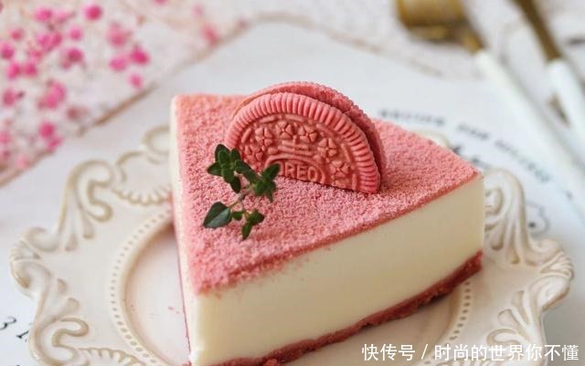 这蛋糕用酸奶和牛奶就能做,免蒸烤,入口即化,好吃不上火