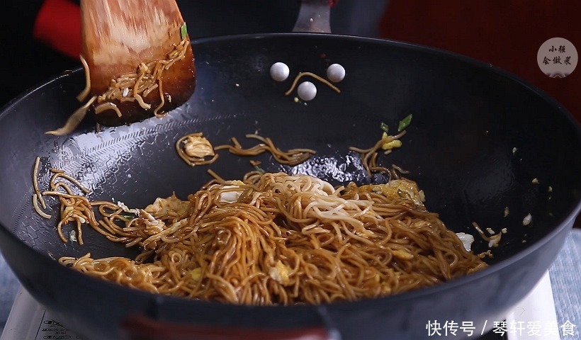 面条|上班族快来学学,这样做酱油炒面又快又好吃,以后不用点外卖了