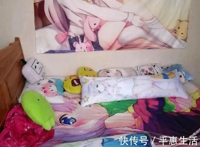 可怜天下父母心|儿子痴迷二次元不愿意上学,母亲痛心疾首:我不想给社会养个累赘