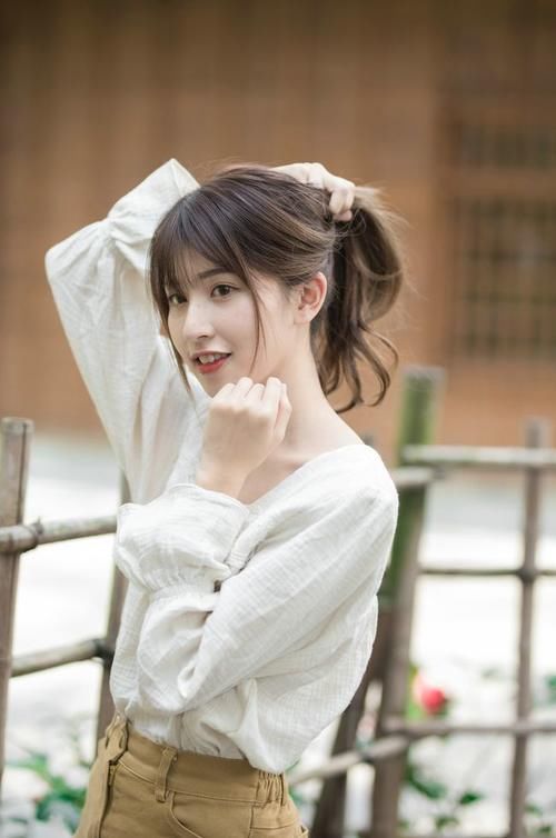 穿搭|小姐姐的这身休闲又时尚的搭配，简直就是出游穿搭的模板