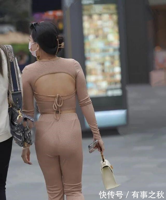 高跟鞋 穿“阔腿裤”别配运动鞋,显矮又老土,这样搭化解腿粗不是梦!