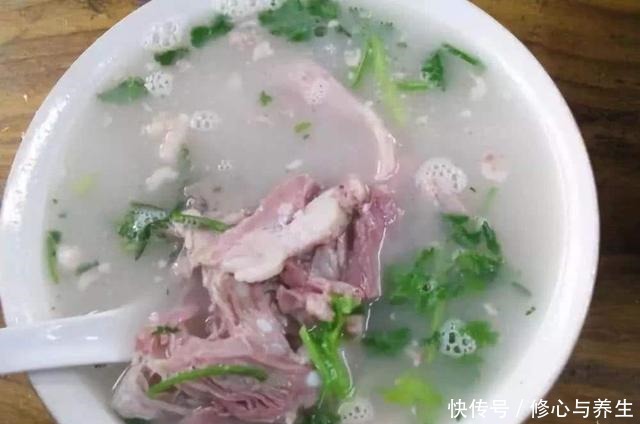 冬天炖羊肉,记得“1泡1煮2香料”,羊肉不腥膻,羊汤奶白鲜香!