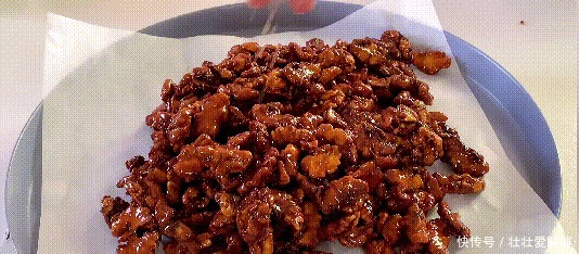 别再买坚果零食吃了，自己在家就能做，酥脆香甜，没有一点苦涩味！
