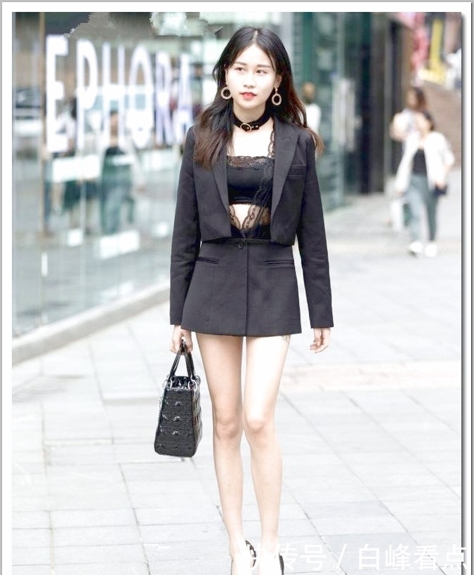 街头|街拍丨生活在街头上的女孩们都非常漂亮