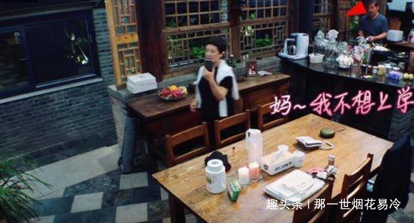 這就是生活|張國(guó)立鄧婕養(yǎng)女首次曝光，一家三口其樂(lè)融融，攜手共度，相濡以沫