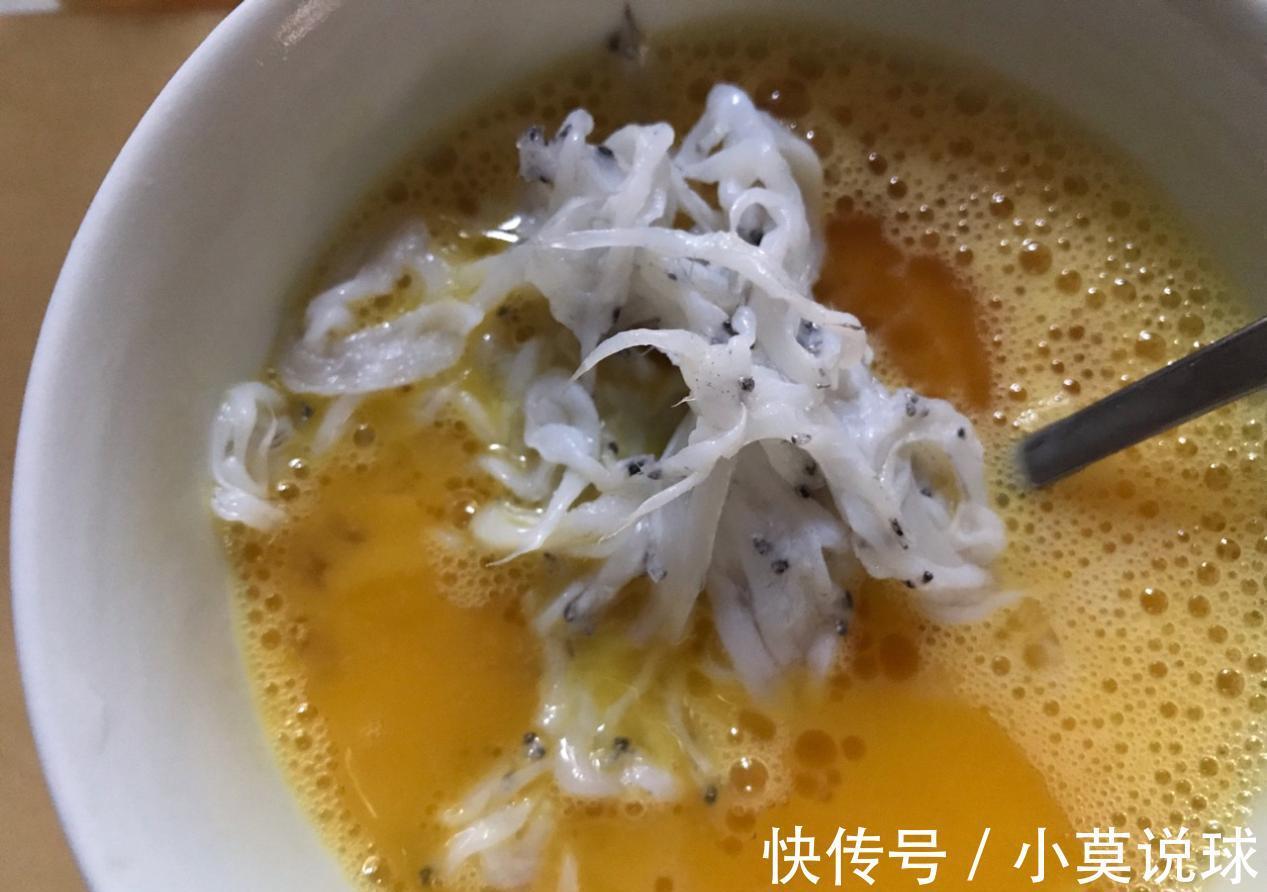 家常银鱼煎蛋,很适合做早餐,10分钟就搞定,鲜嫩好吃