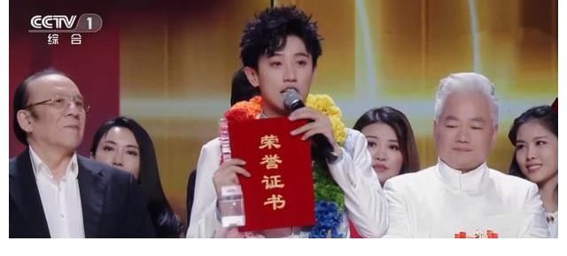 《星光大道》总决赛结束,市场口碑翻车,主持人参与打分成败笔