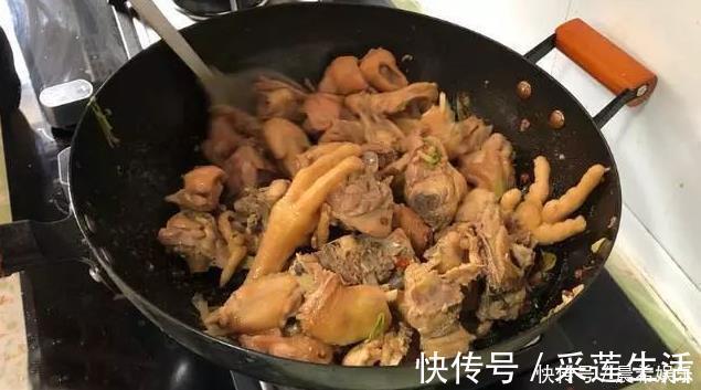 正确做法|炖鸡时,有人直接炖,有人焯水,全不对,教你最正确做法,真香!