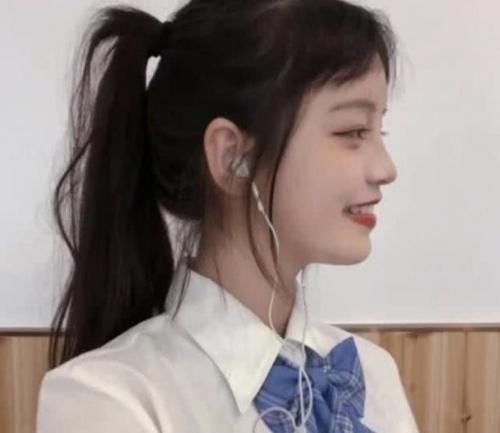 特征|女生脸上有这“3特征”,别再“披头散发”了,小仙女早就扎起来了