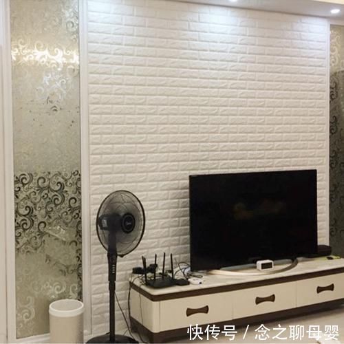 世卿|等我有钱,客厅坚决拆掉踢脚线换成19年流行装法,效果好8倍