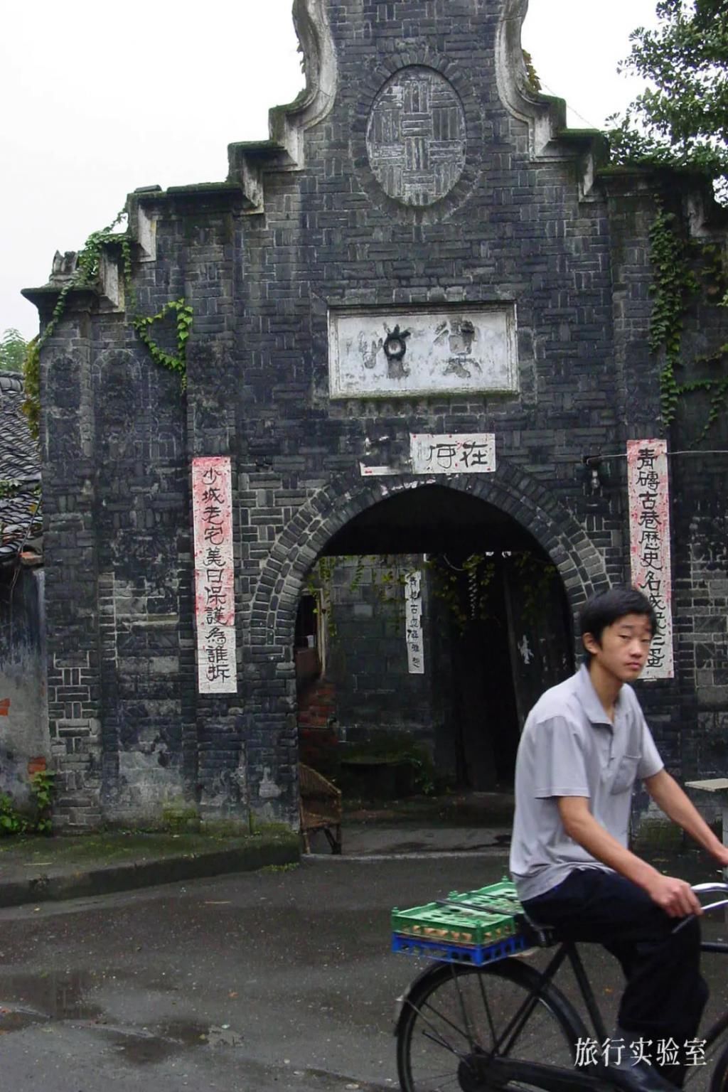 在成都，遇见最后的宽窄巷子，古镇古街开发为什么要拆迁原住户？