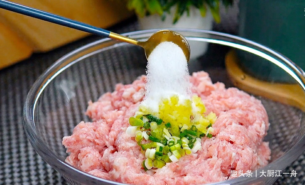 给年夜饭加道菜，“花开富贵”端上桌，寓意喜气洋洋，好看又好吃