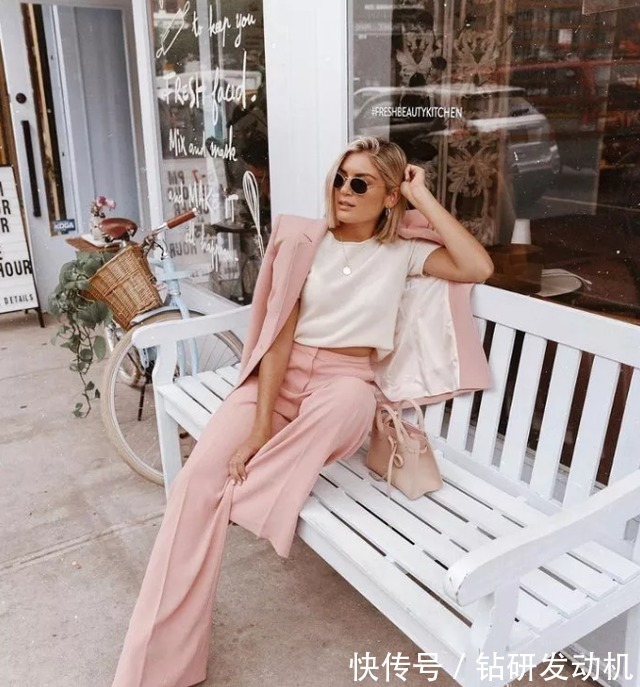 日常穿搭 建议中年女人日常穿搭多从以下3点去讨巧,比同龄人更显年轻