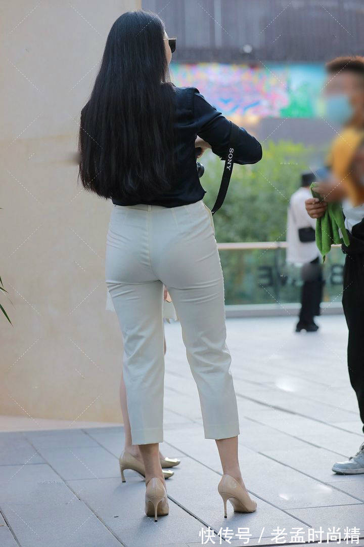 西装裤 白色西装裤搭配黑色真丝衬衣,这样的穿搭高级吗?