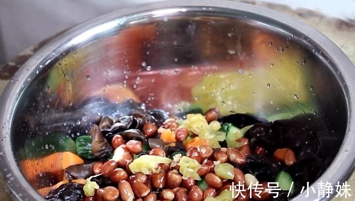 黄瓜丁|大厨教你凉拌木耳最好吃的做法，清爽可口，营养美味，上桌抢着吃