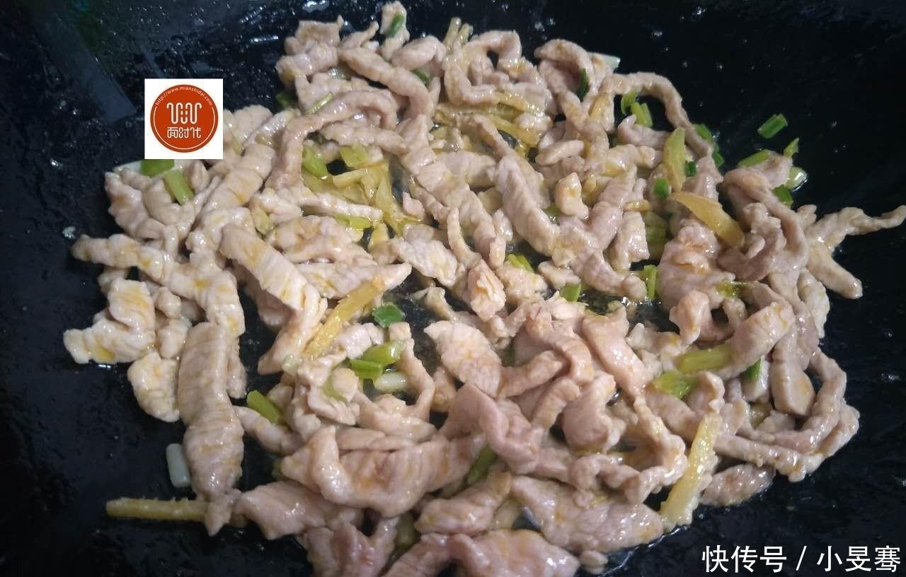 自己做的手工西红柿鸡蛋打卤面,汁浓面爽,比饭馆里的好吃!