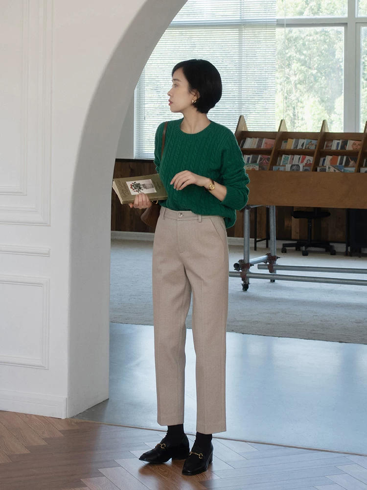 穿搭 看完这位中年姐姐的搭配,才知道“麻花毛衣”多时尚,太保暖