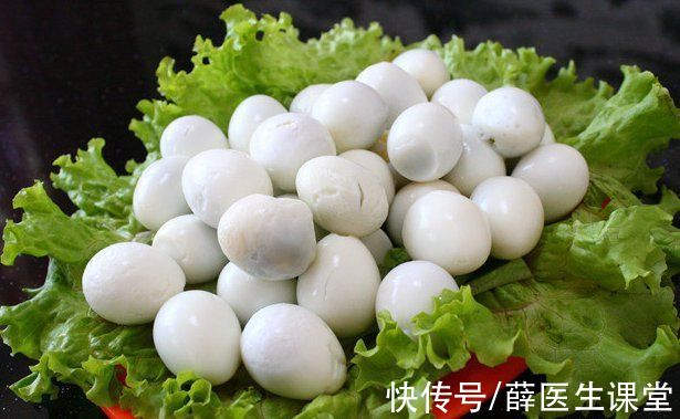 乳腺结节|医生：女人若出现乳腺结节，牢记“2吃、2不吃”，早散结免留疤