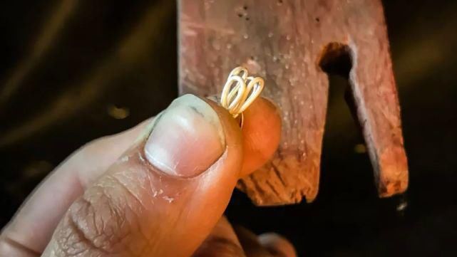 经久不衰的手工蛇链如何制作呢？