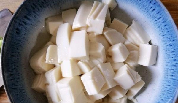 水豆腐|媳妇最近迷上了这碗汤,隔一天喝一碗,肚腩消失了,腰肢也变细了