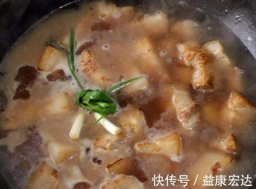 猪皮|做红烧肉，切记不可放这味料，很多人总是放错，难怪肉质又干又柴