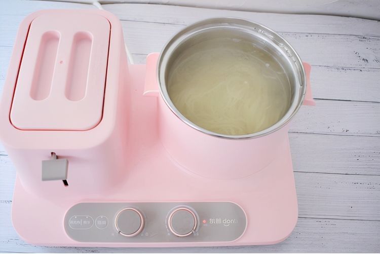 面条别再煮着吃了，配上拌好的辣椒油，不怕你不喜欢