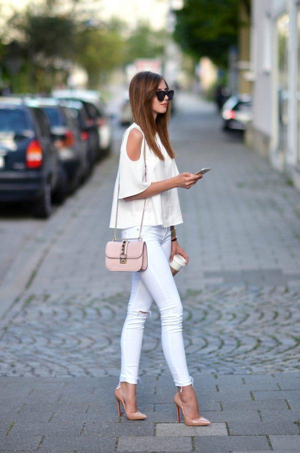 街拍：春季白色牛仔裤，能演绎出多少种风格？