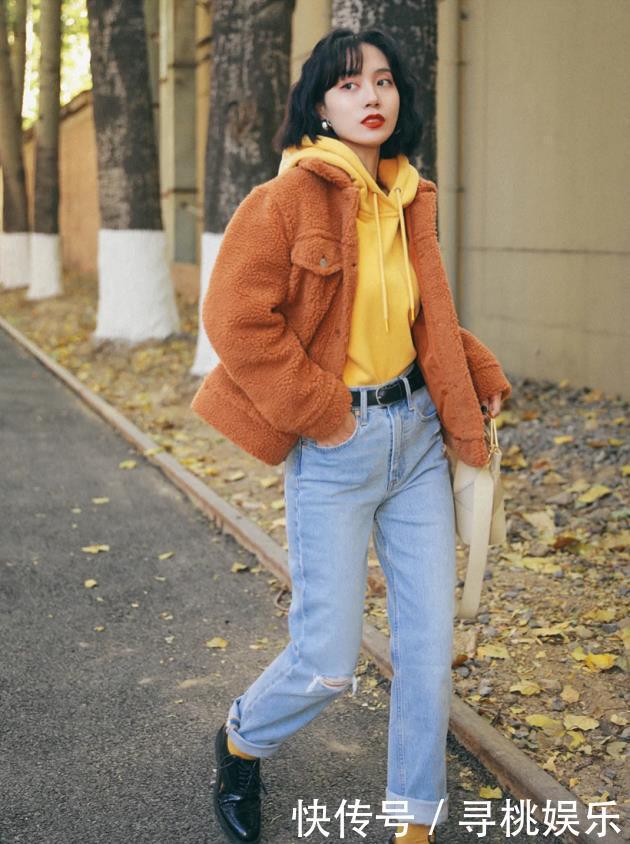 最近火了一种“复古暖色系”穿搭，好看洋气，冬天这么穿就对了