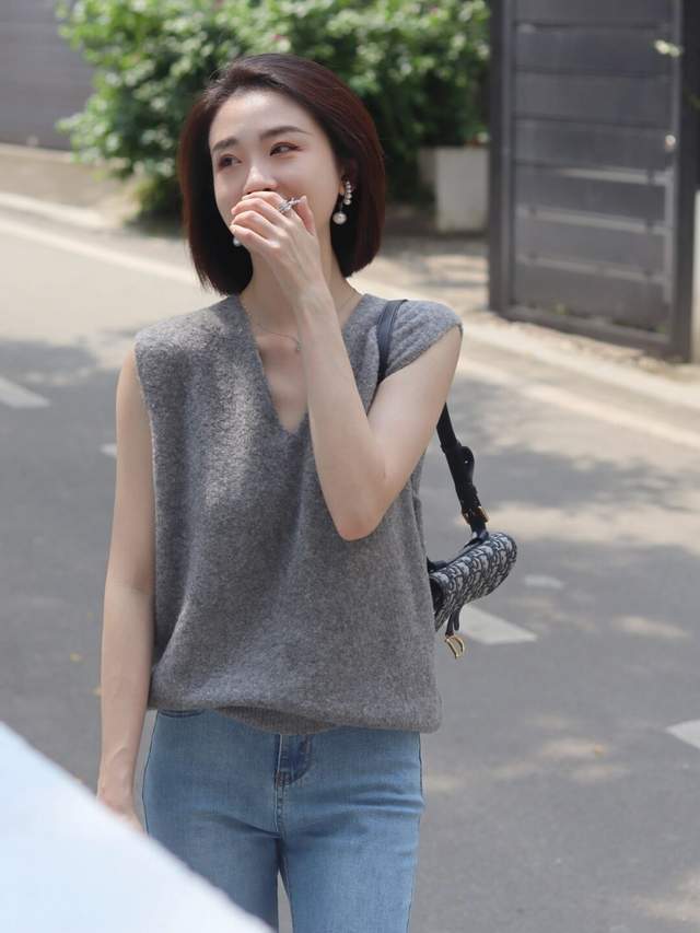 半身裙|秋季,针织衫怎么穿才高级?搭配半身裙或牛仔裤优雅洋气,超好看