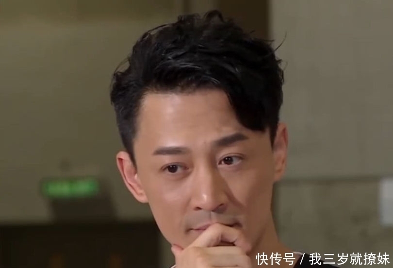 大战 《奔跑吧》节目组搞两种待遇,人梯大战素人都戴头盔,跑男却没有