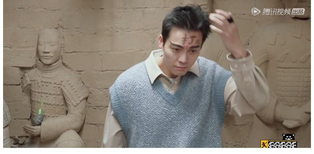 彭昱畅玩游戏不顾忌形象,获胜后反应获好评,2点细节足以见人品