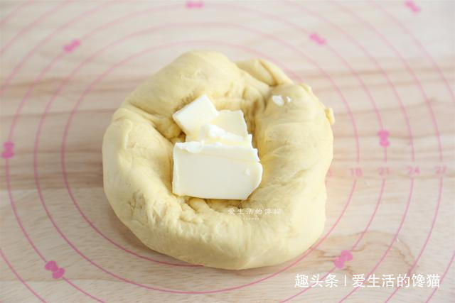 做面包时,注意这个细节,面包个个松软好吃,放3天也不发硬