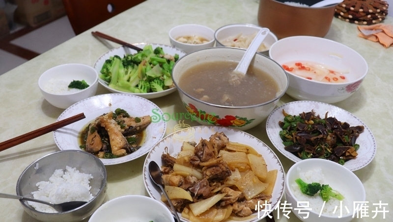 婆婆|一家五口的晚餐,四菜一汤一道凉拌菜不足100元,婆婆直夸我贤惠