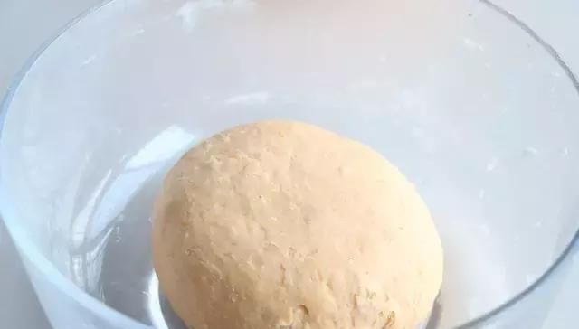 面食新吃法,比面包简单,比油条好吃,我家隔三差五就做,太香了