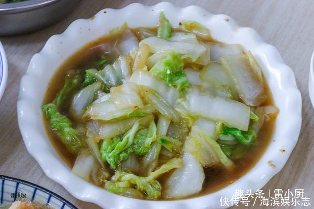 大伙|堂姐过生日,妈妈花一百多块钱做了一桌菜,大伙都吃嗨了!