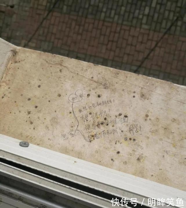 |搞笑GIF图:媳妇拍照时要注意穿着啊,别着凉了啊,哈哈哈