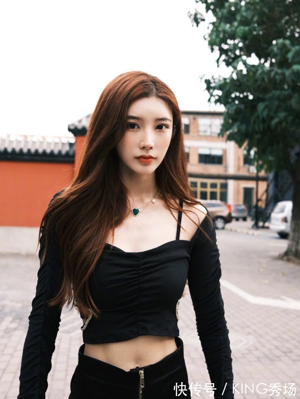 the9|身材一流却被节目淘汰，戴燕妮穿炫腹装出镜，THE9有谁比得过