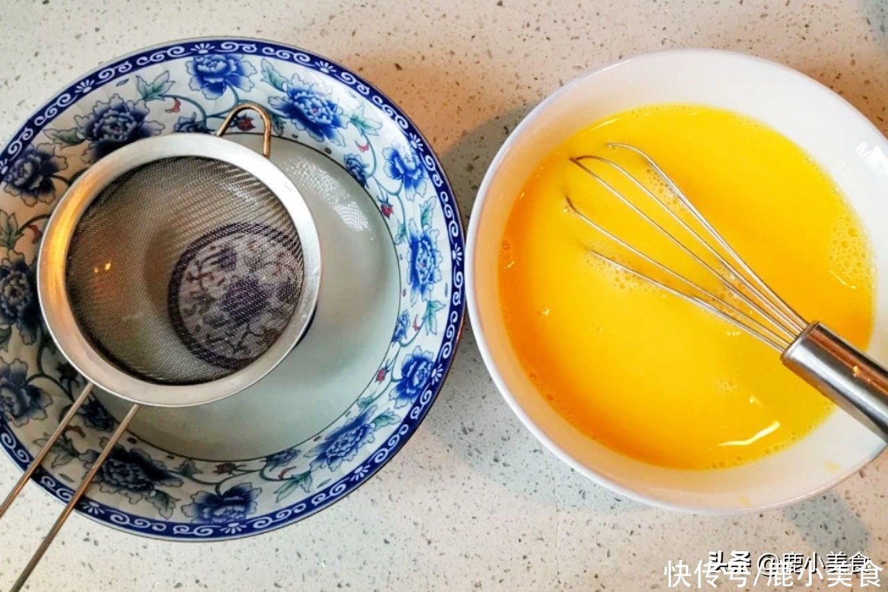 蛋水分离|蒸鸡蛋羹窍门多！掌握“6个操作要点”，保准蛋羹滑嫩光亮无孔