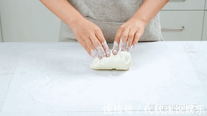 温开水|1个香蕉，1碗芝士，绵软拉丝的香蕉芝士饼就出炉啦