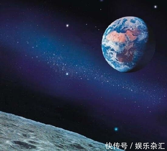 距离 人在“月圆之夜”站在月球上，地球上用高倍望远镜能不能看见他？