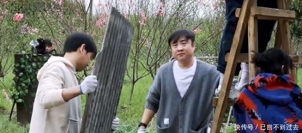 答案 《向往5》大家都睡通铺,却不见张艺兴的身影,节目组给出答案