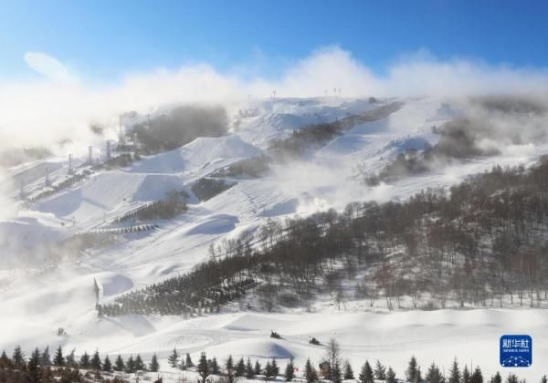 大回转|张家口赛区云顶滑雪公园赛道造雪塑型迎“大考”