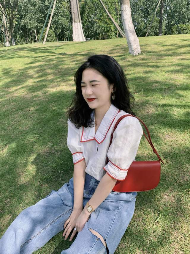 毛衣 秋季,牛仔裤怎么穿才好看?泡泡袖衬衫+阔腿牛仔裤,复古洋气