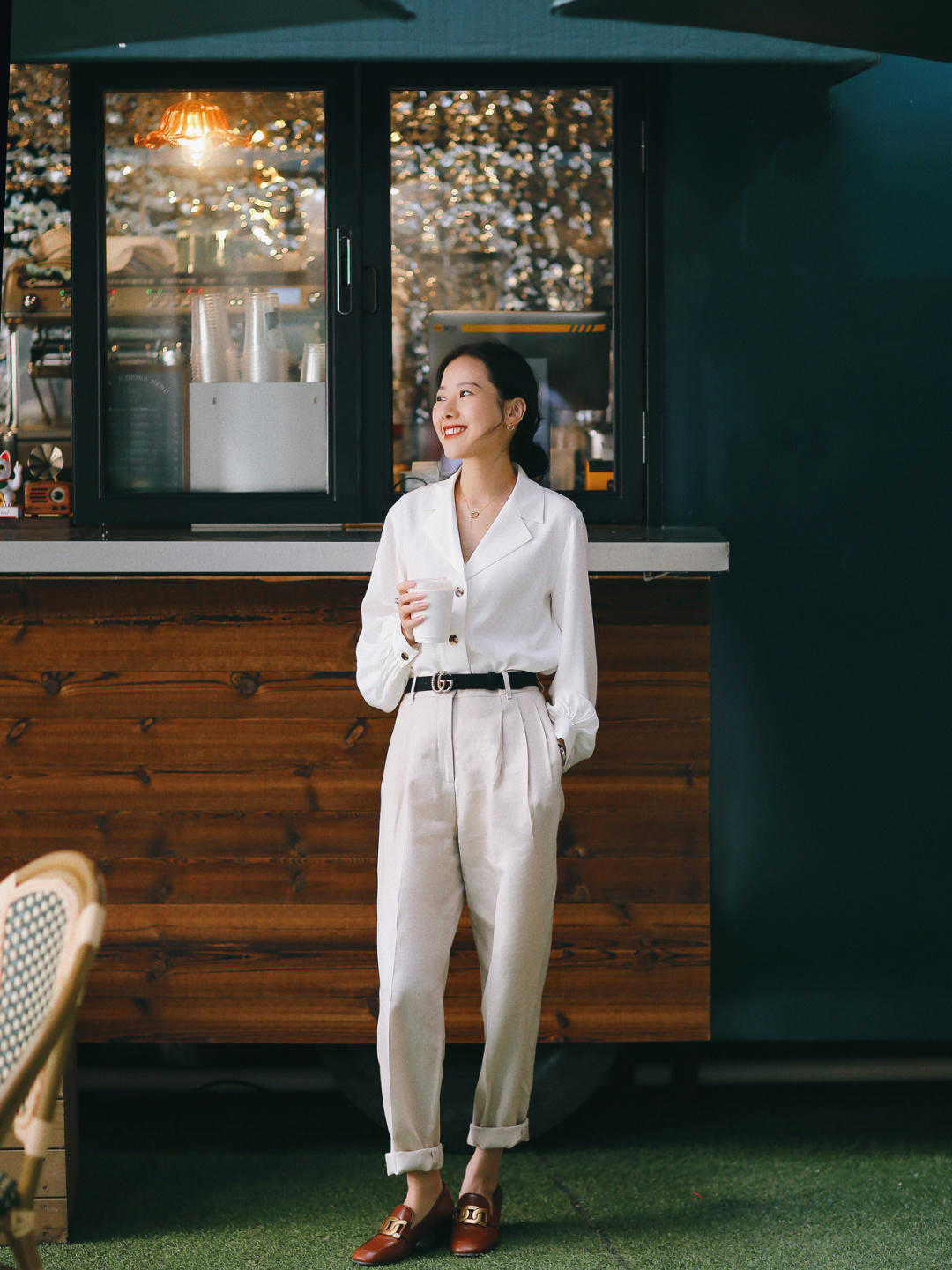 秋天|衬衫这样穿很耐看,学会这几个搭配技巧,提升气质还减龄