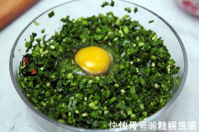 盘子|韭菜这吃法,不放1滴水,外酥脆内香软,老爸一口气吃了1盘子!