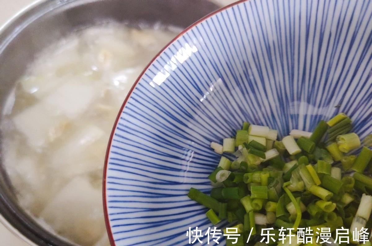 滋补|做排骨汤时放点“它”,解暑又滋补,隔三差五吃,轻松过夏