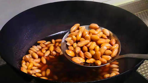 花生米|入秋了,大鱼大肉靠边站,遇到此菜别手软,营养极高,腌着吃最香