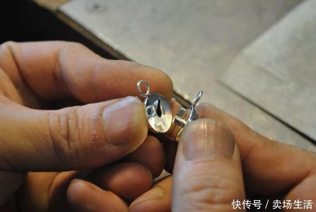 这件暗藏机关的项链,又变手链的可拆搭扣