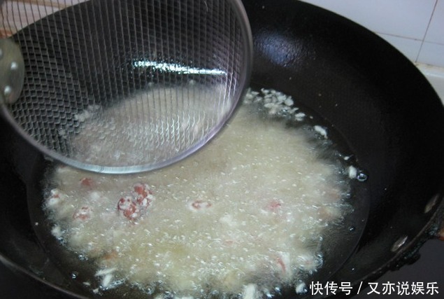 花生米的新做法,吃起来嘎嘣脆,宝贝们都爱吃的小零食