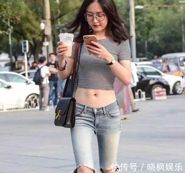 裤子 要个性还是选“破洞裤”,时髦又显瘦,轻松穿出高级感!